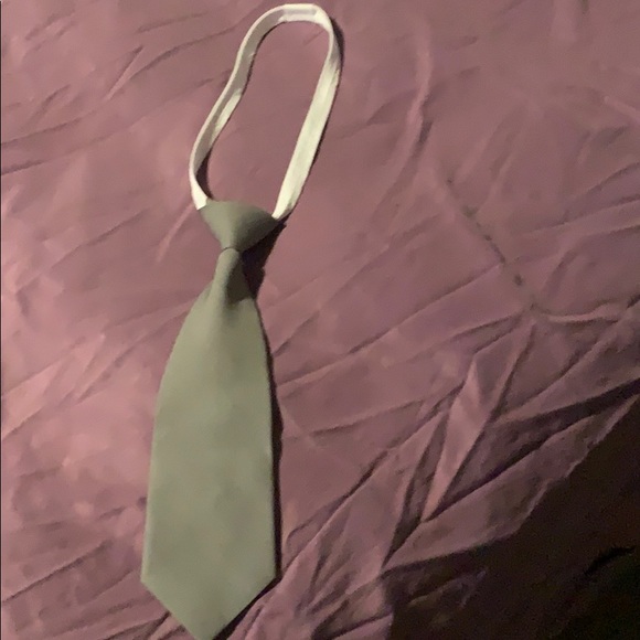 Little boys 4T gray suit - Picture 5 of 10